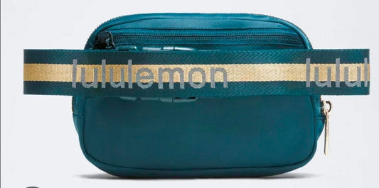 Lululemon Everywhere Belt Bag
